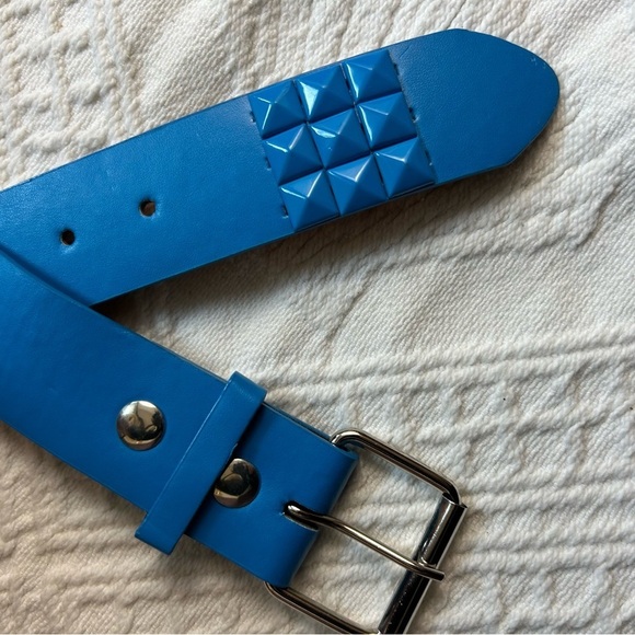 NEW Three Row Pyramid Studded Blue Leather Belt Unisex Size Medium - Picture 3 of 5